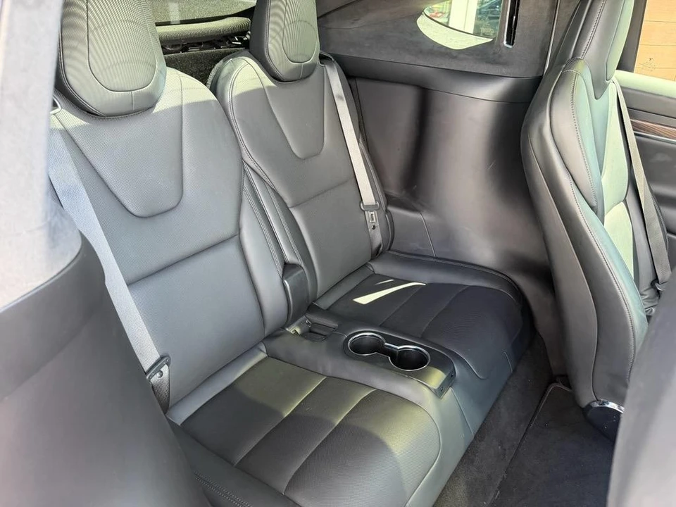 2022 Tesla Model X - Image 23 of 28