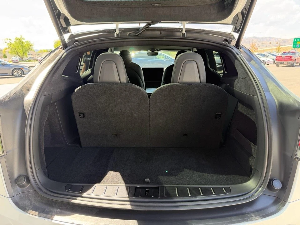 2022 Tesla Model X - Image 18 of 21