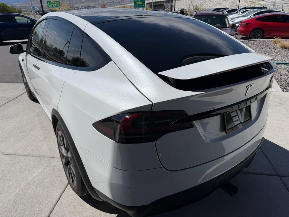 2022 Tesla Model X - Image 8 of 21