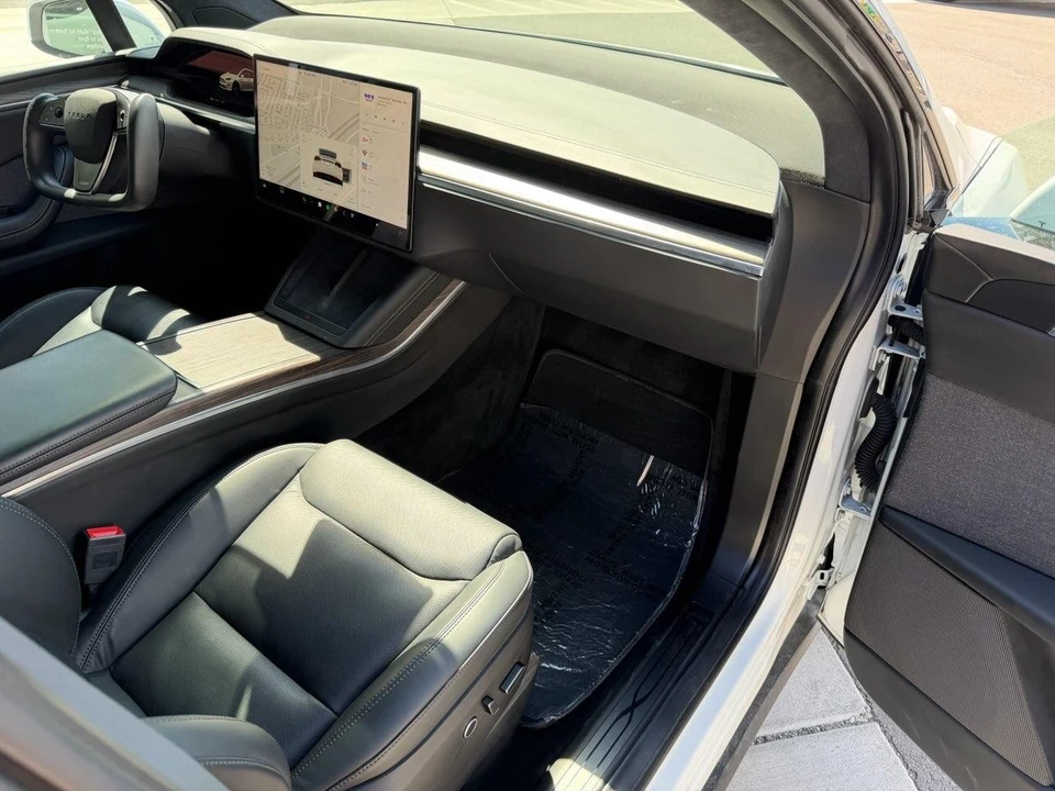 2022 Tesla Model X - Image 26 of 28