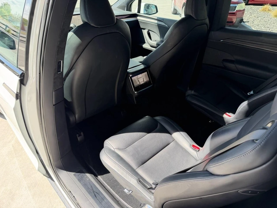 2022 Tesla Model X - Image 16 of 28