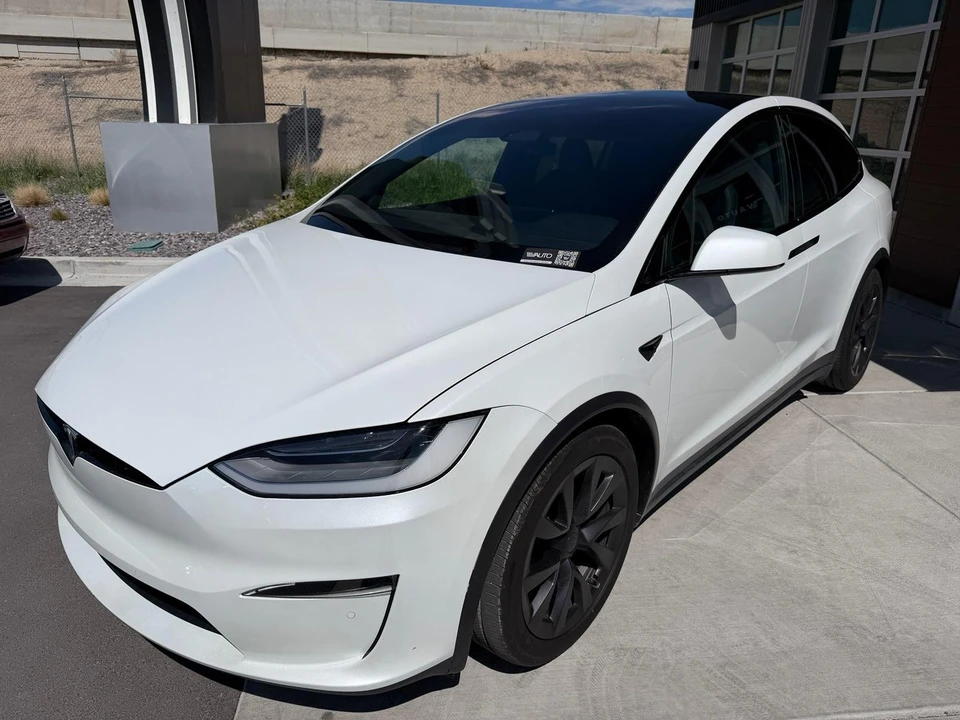 2022 Tesla Model X - Image 4 of 21