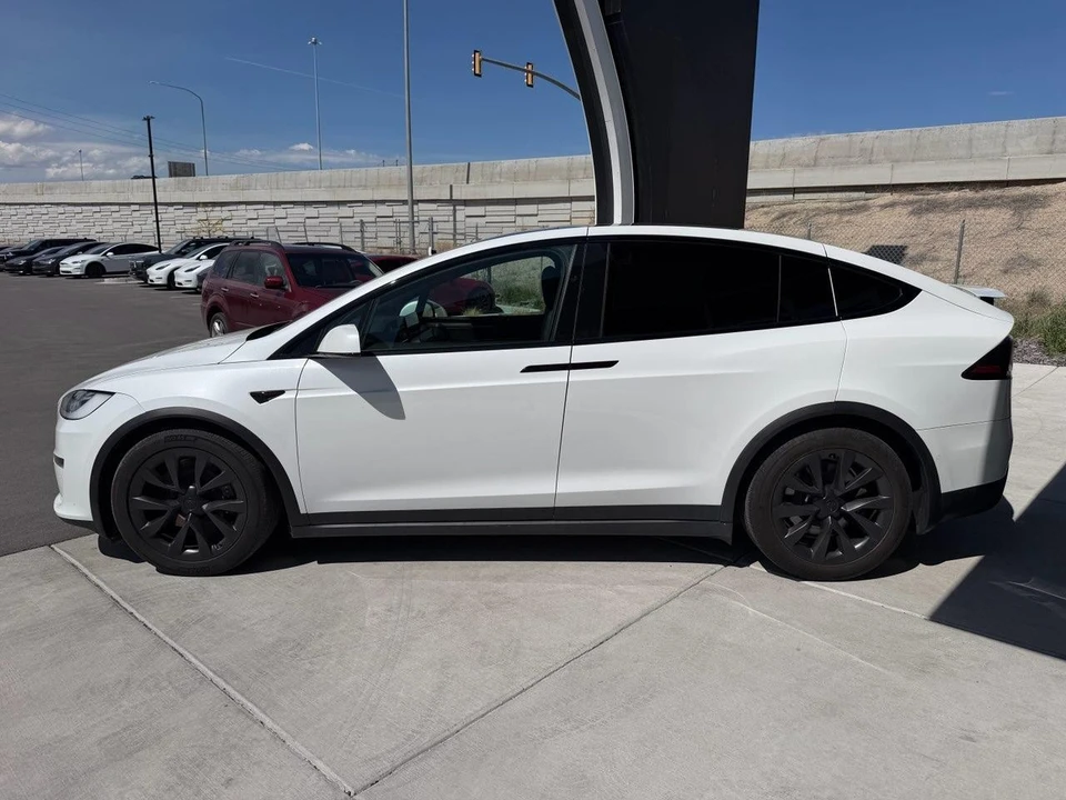 2022 Tesla Model X - Image 5 of 21