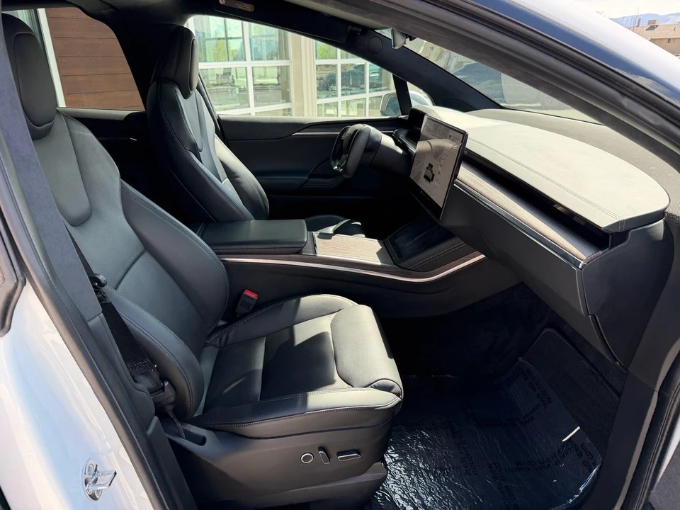 2022 Tesla Model X - Image 25 of 28