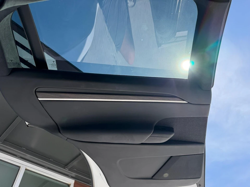 2022 Tesla Model X - Image 14 of 21