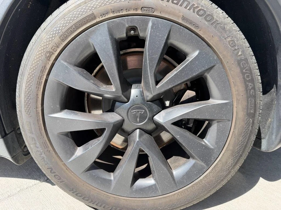 2022 Tesla Model X - Image 10 of 21