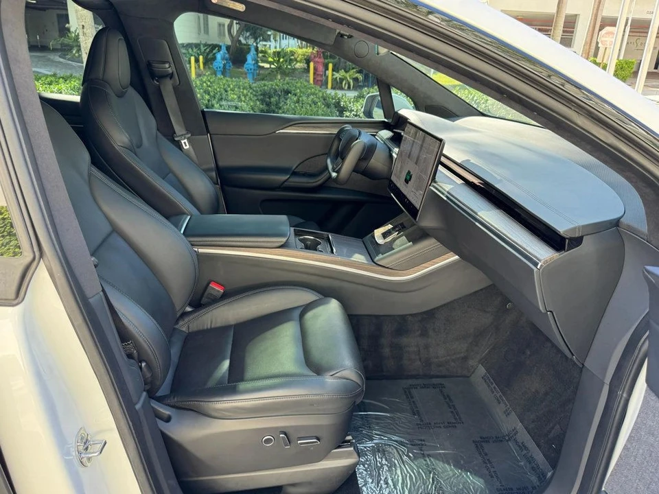 2022 Tesla Model X - Image 10 of 12