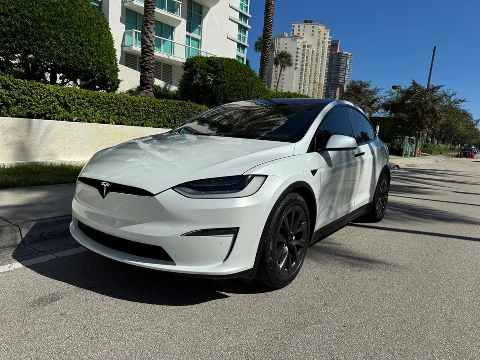 2022 Tesla Model X - Image 3 of 12