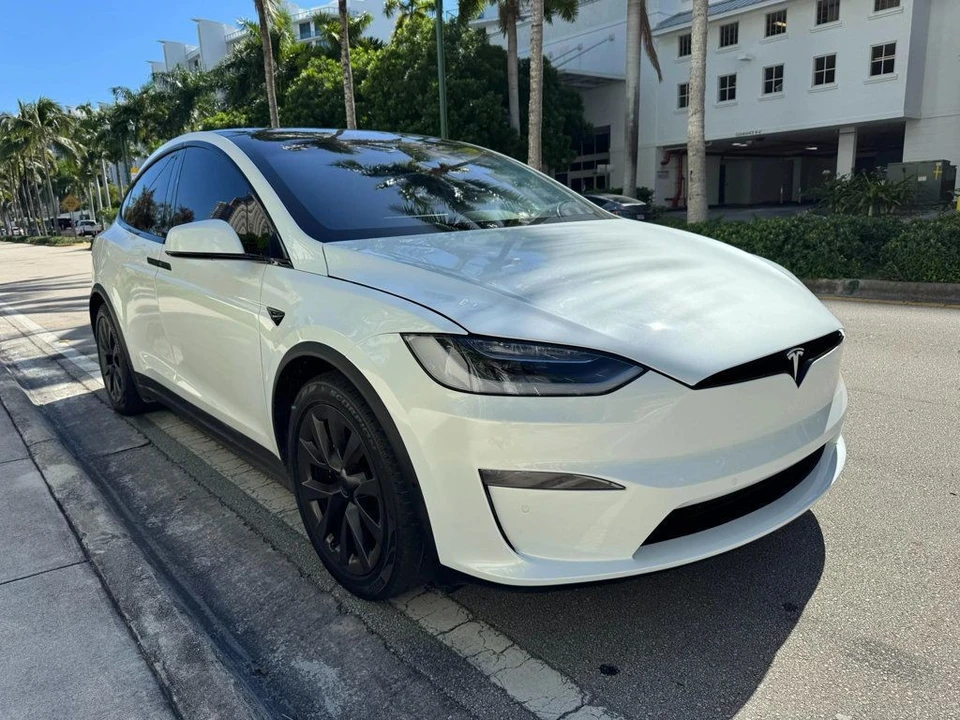 2022 Tesla Model X - Image 6 of 12