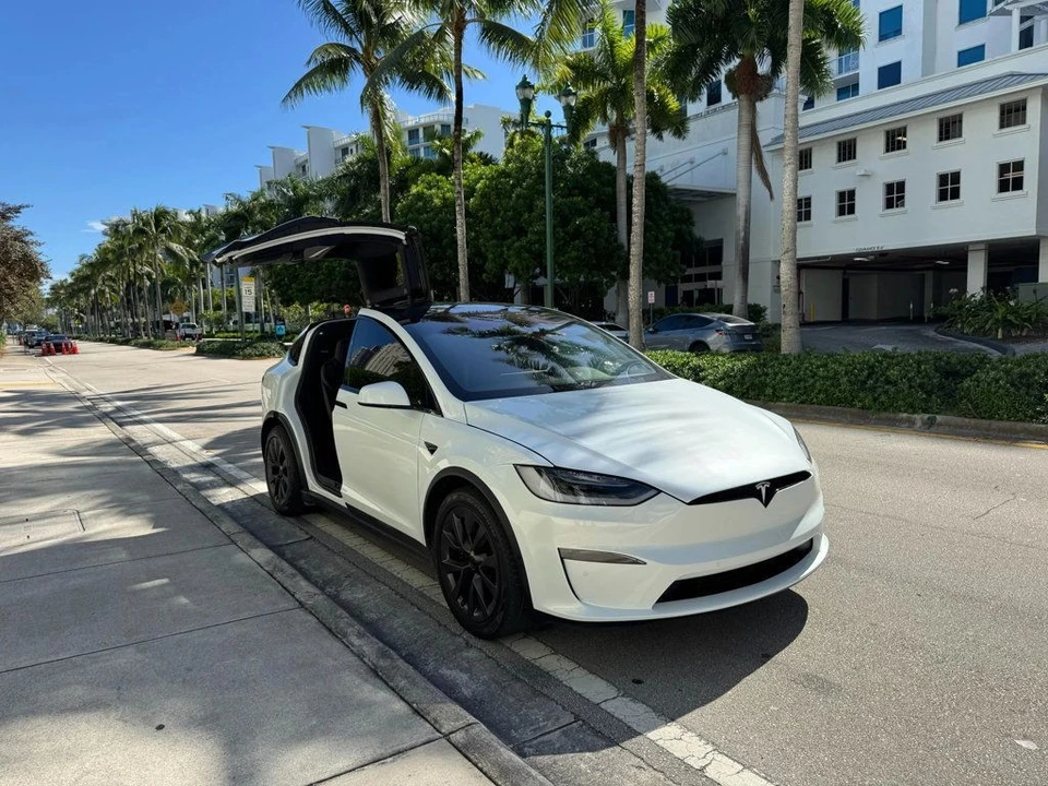 2022 Tesla Model X - Image 12 of 12