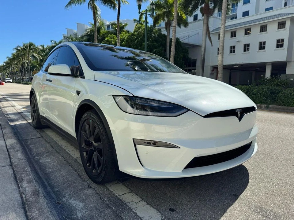 2022 Tesla Model X - Image 8 of 12