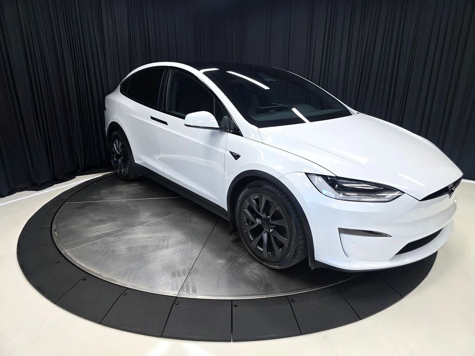 2022 Tesla Model X - Image 6 of 31