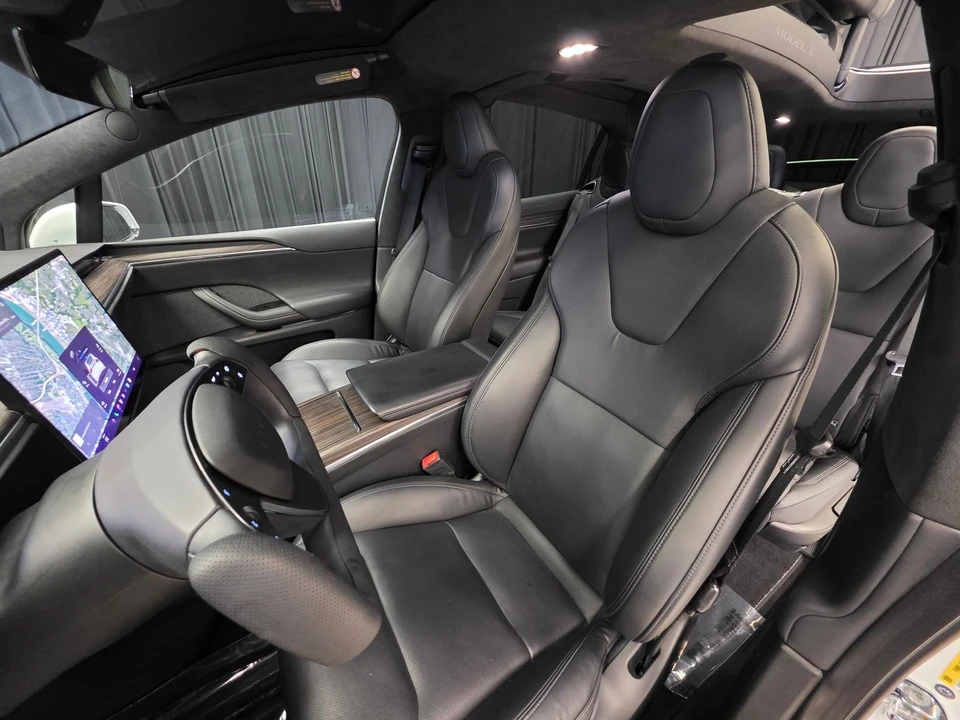 2022 Tesla Model X - Image 17 of 31