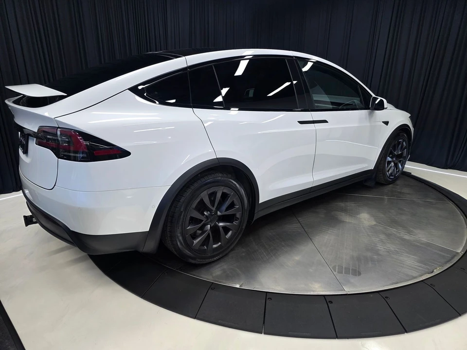 2022 Tesla Model X - Image 11 of 31