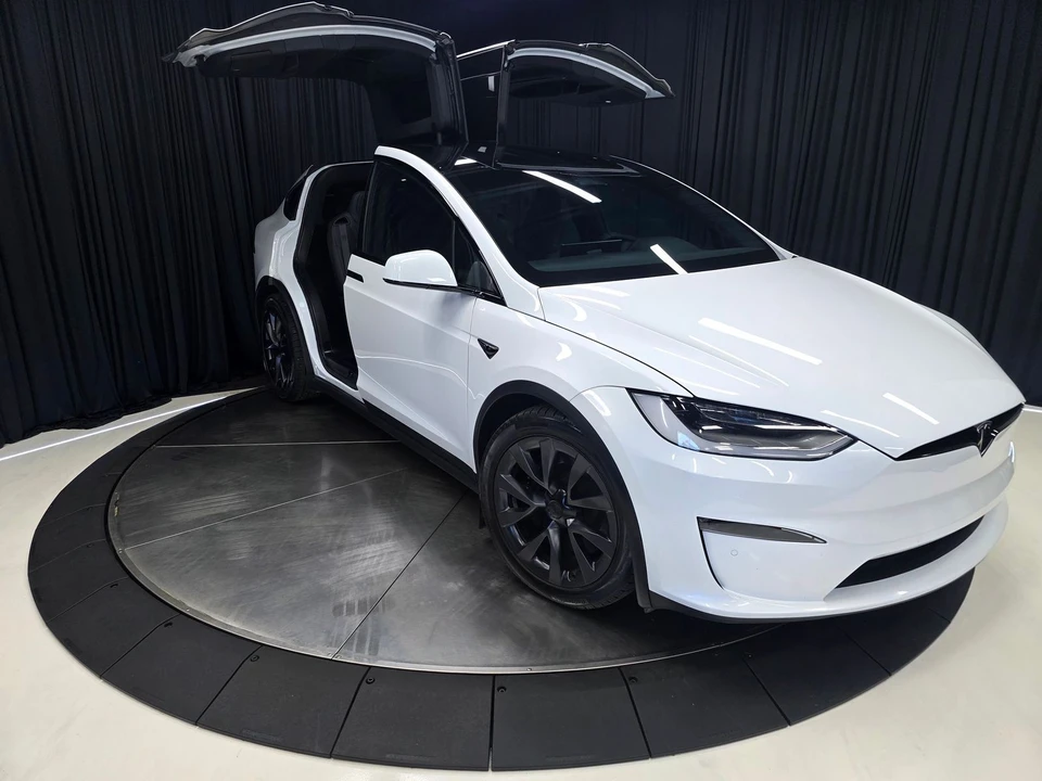 2022 Tesla Model X - Image 14 of 31