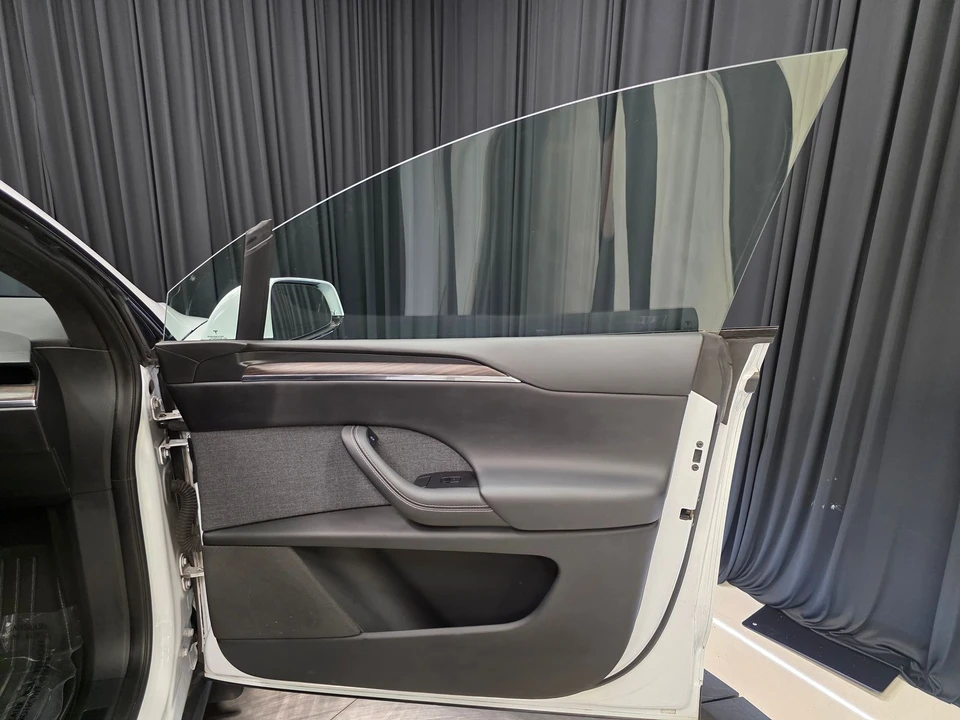 2022 Tesla Model X - Image 29 of 31
