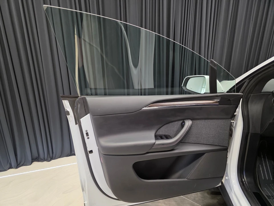 2022 Tesla Model X - Image 15 of 31
