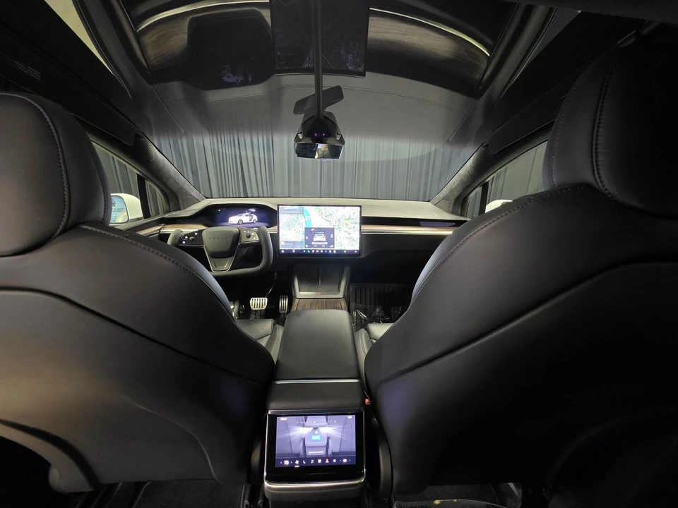 2022 Tesla Model X - Image 2 of 31