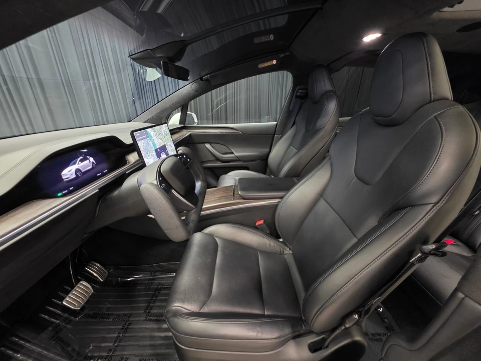 2022 Tesla Model X - Image 16 of 31
