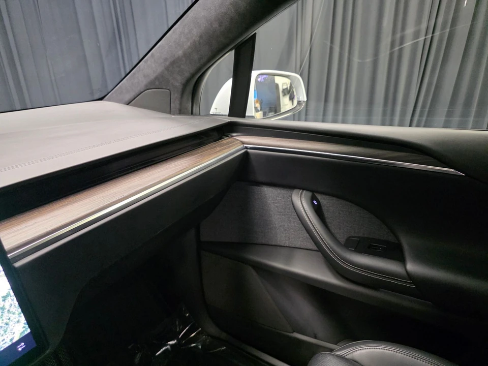 2022 Tesla Model X - Image 24 of 31