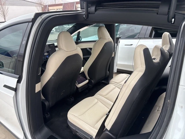 2022 Tesla Model X - Image 14 of 21