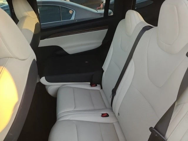 2022 Tesla Model X - Image 4 of 6