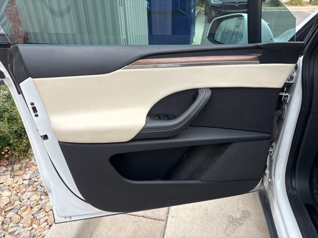 2022 Tesla Model X - Image 10 of 21