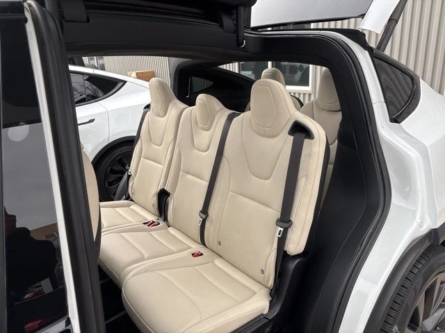 2022 Tesla Model X - Image 16 of 21