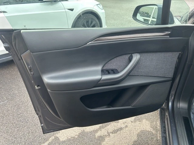 2022 Tesla Model X - Image 11 of 21