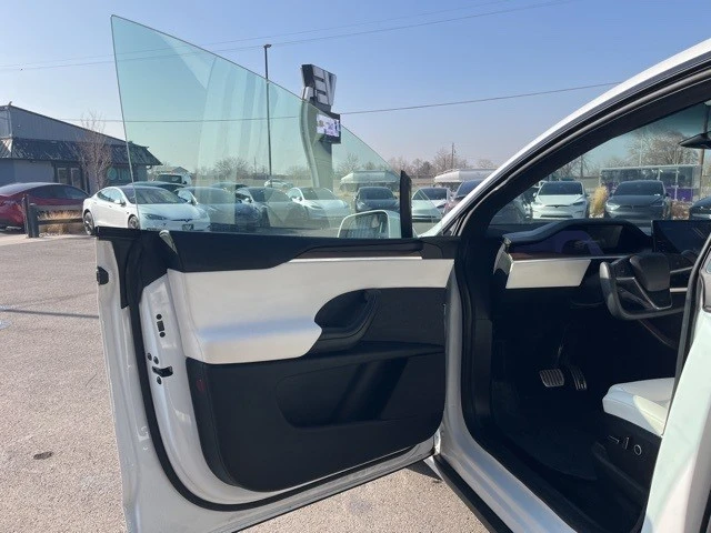 2022 Tesla Model X - Image 8 of 21