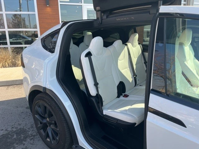 2022 Tesla Model X - Image 17 of 21