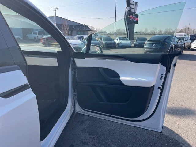 2022 Tesla Model X - Image 18 of 21
