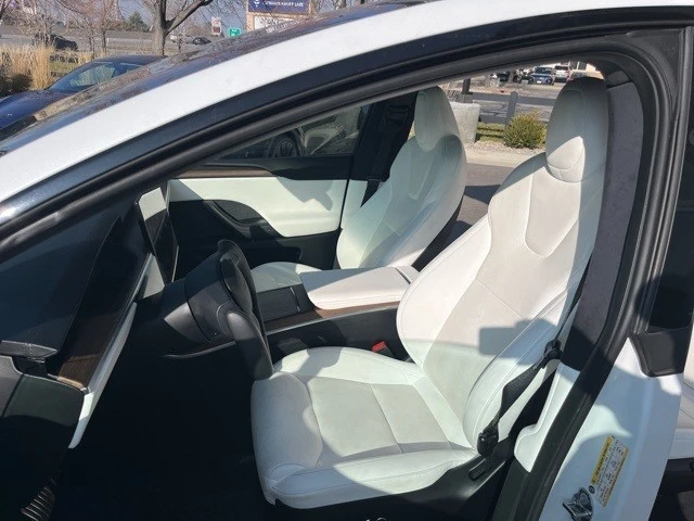2022 Tesla Model X - Image 10 of 21