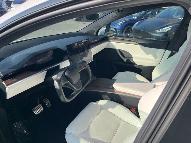 2022 Tesla Model X - Image 9 of 21