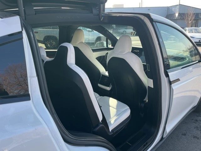 2022 Tesla Model X - Image 16 of 21