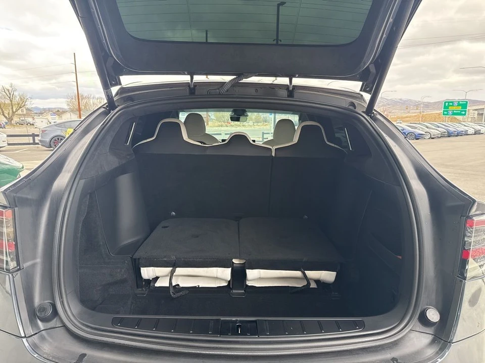 2022 Tesla Model X - Image 19 of 21