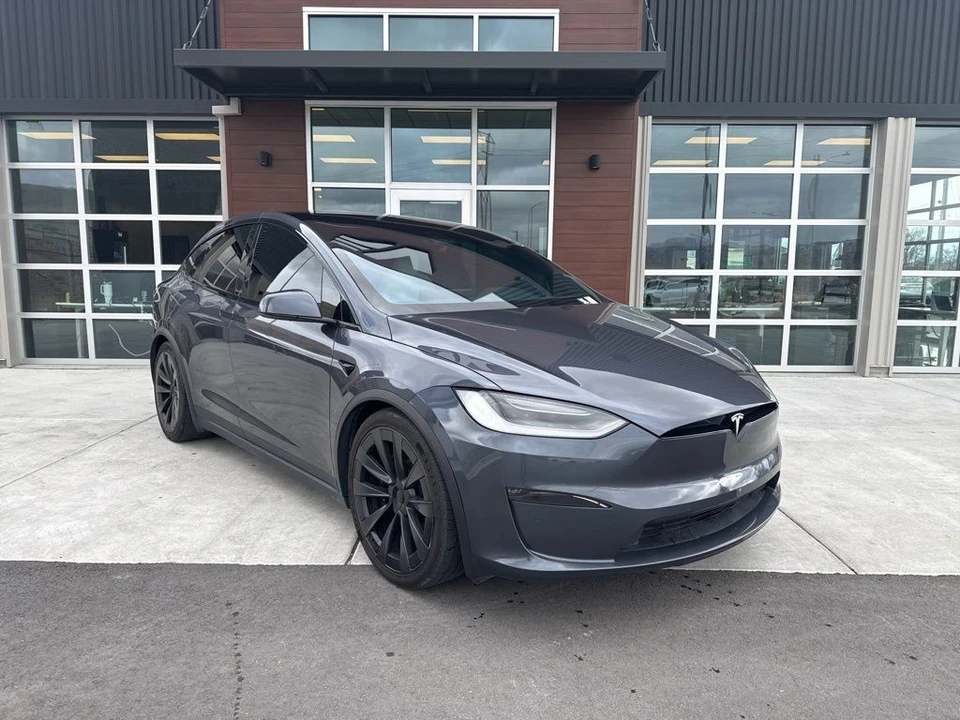 2022 Tesla Model X - Image 2 of 21