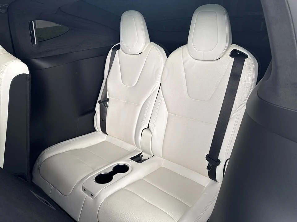 2022 Tesla Model X - Image 17 of 21