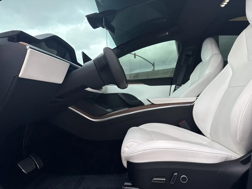 2022 Tesla Model X - Image 13 of 21