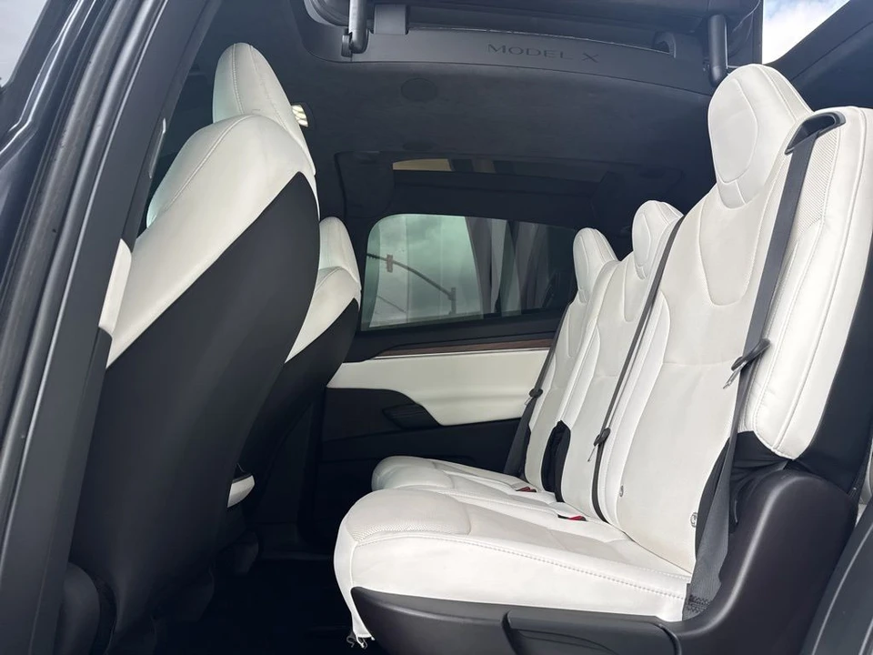 2022 Tesla Model X - Image 16 of 21
