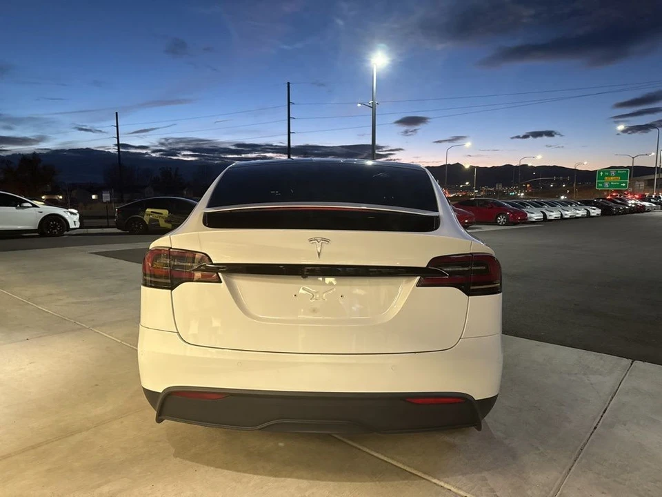 2022 Tesla Model X - Image 5 of 8