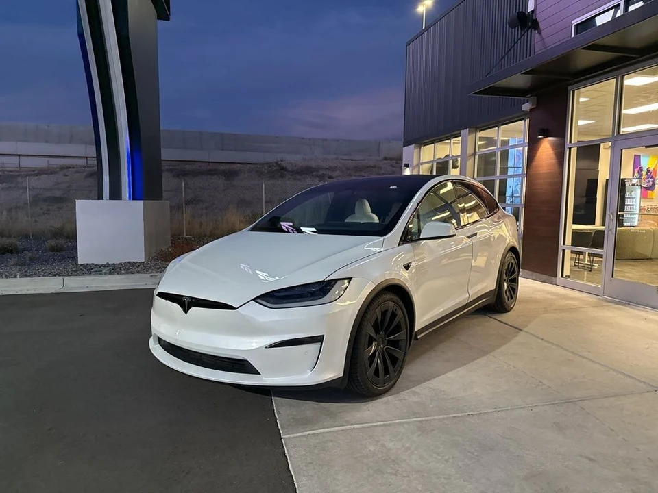 2022 Tesla Model X - Image 3 of 8
