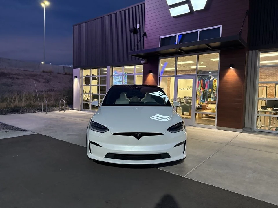 2022 Tesla Model X - Image 2 of 8