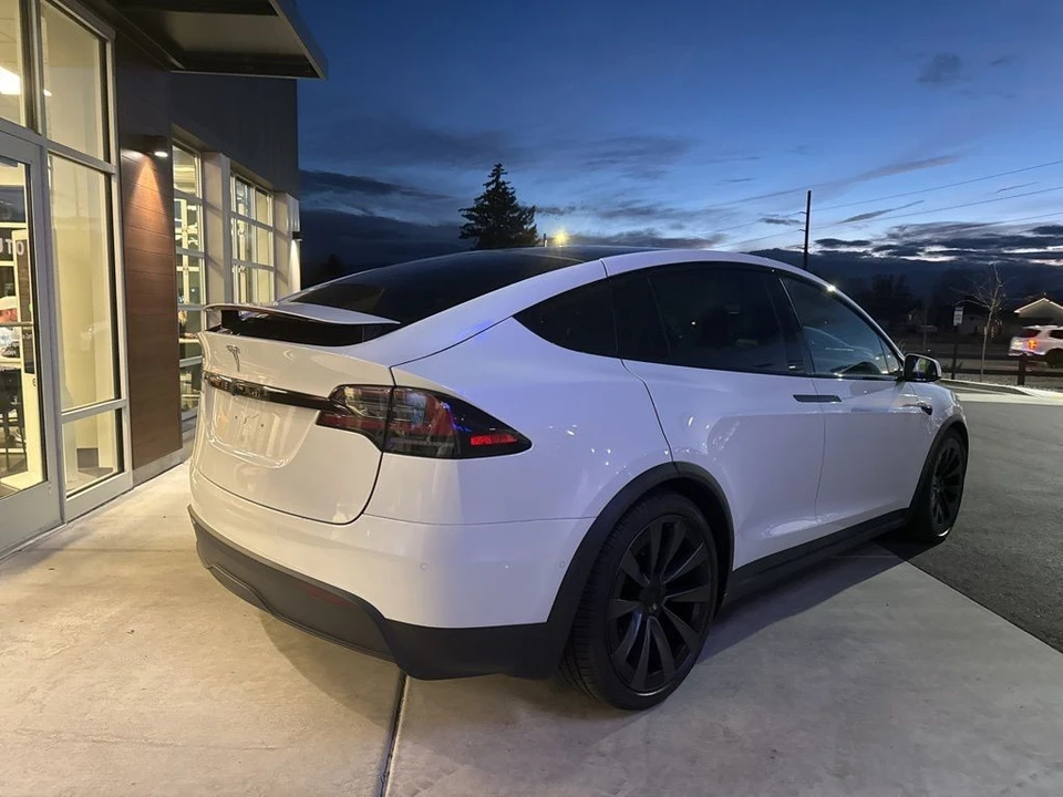 2022 Tesla Model X - Image 6 of 8