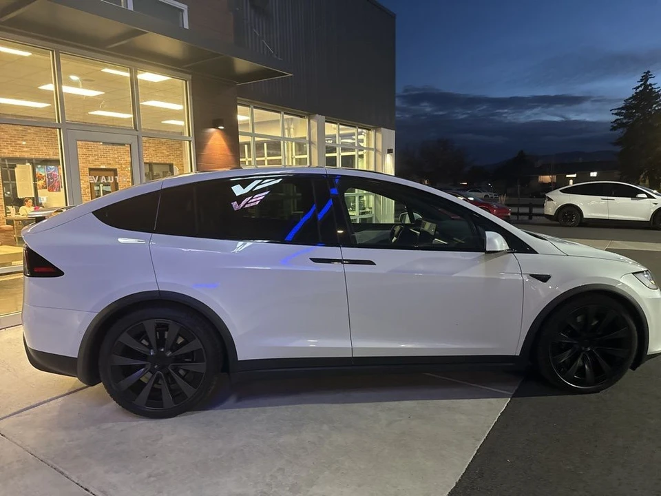 2022 Tesla Model X - Image 7 of 8
