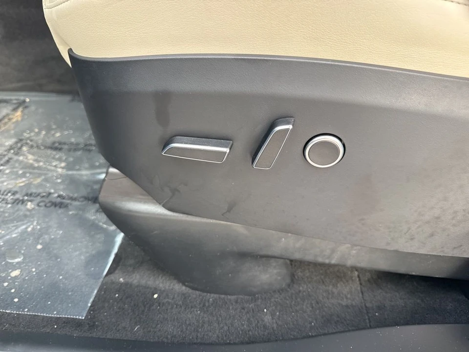 2022 Tesla Model X - Image 10 of 12