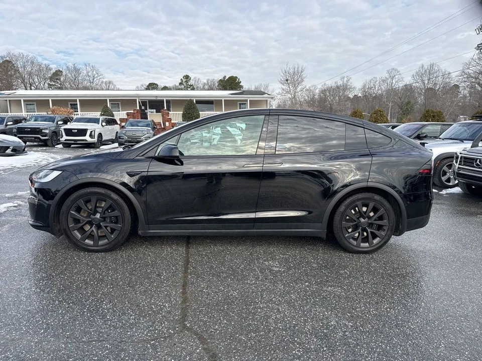 2022 Tesla Model X - Image 2 of 12