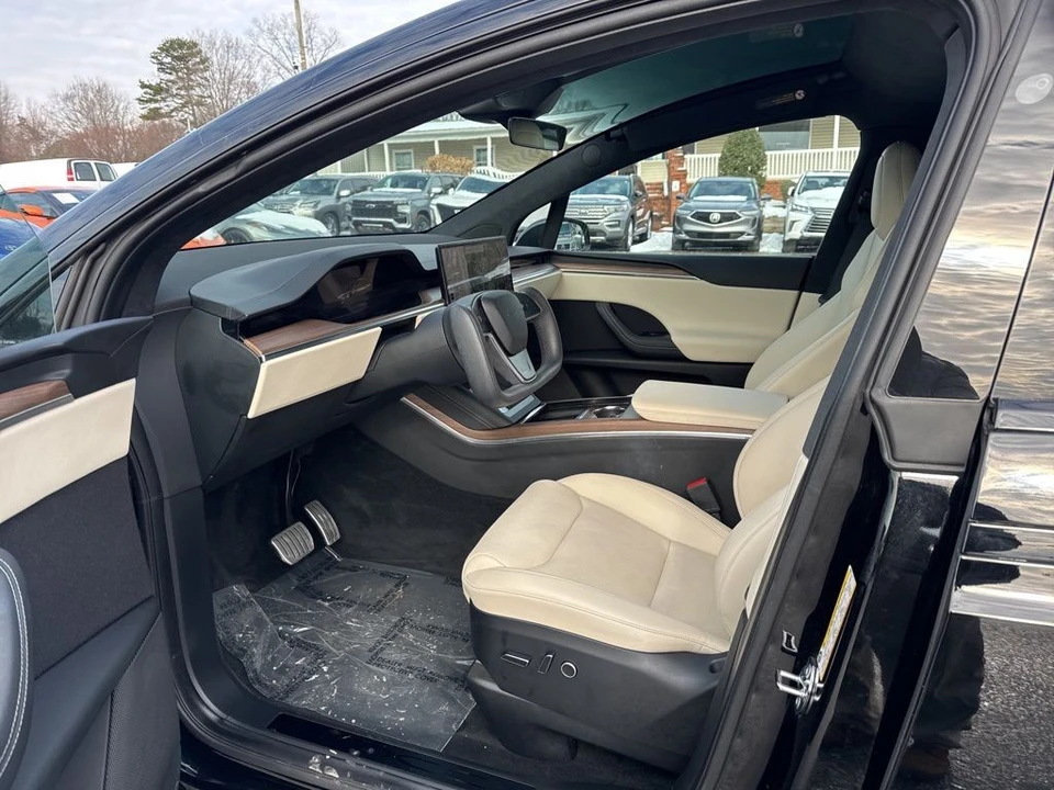 2022 Tesla Model X - Image 9 of 12