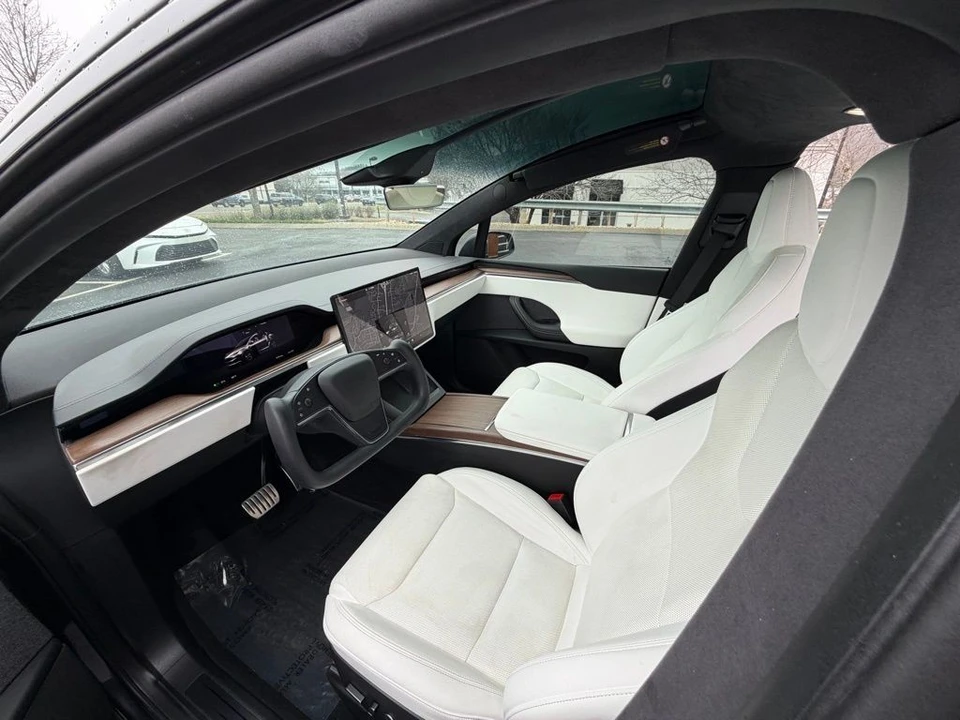 2022 Tesla Model X - Image 8 of 15