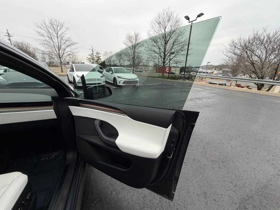 2022 Tesla Model X - Image 13 of 15